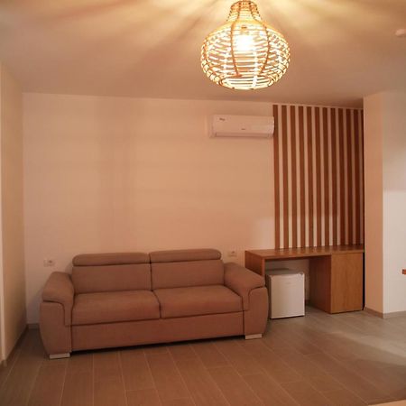 Serenity In Hotel Lezhe Bagian luar foto